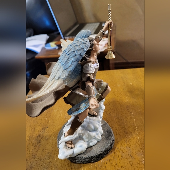 Archangels of the Lord Statue - Picture 4 of 5